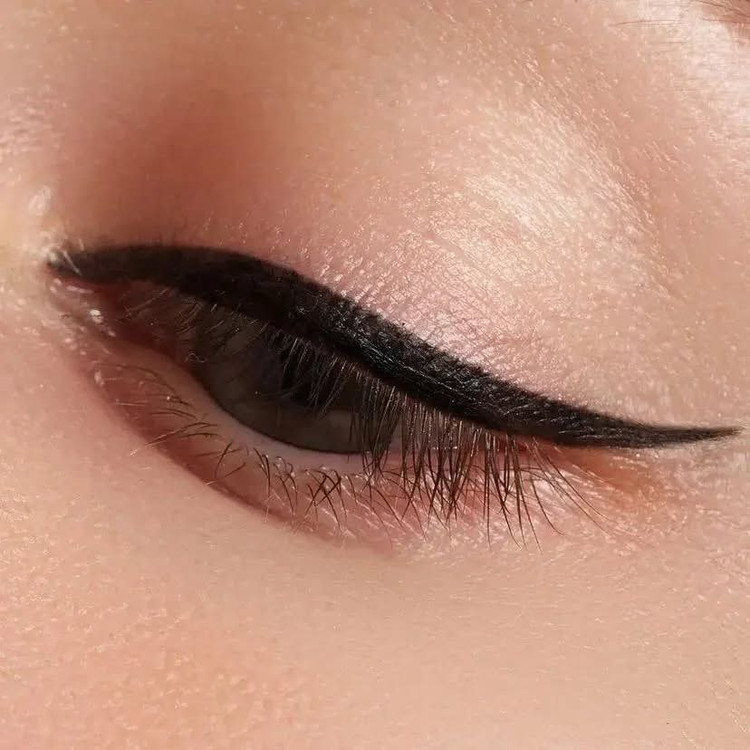 خط چشم مشکی ماژیکی ضدآب اورجینال پیرکاردین13204 _ ۱گرم